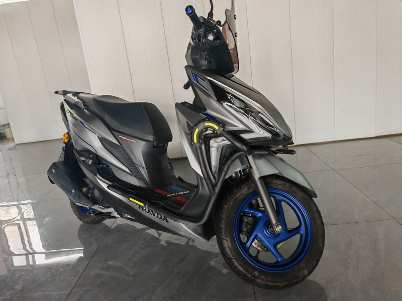 新大洲本田 裂行 RX125Fi