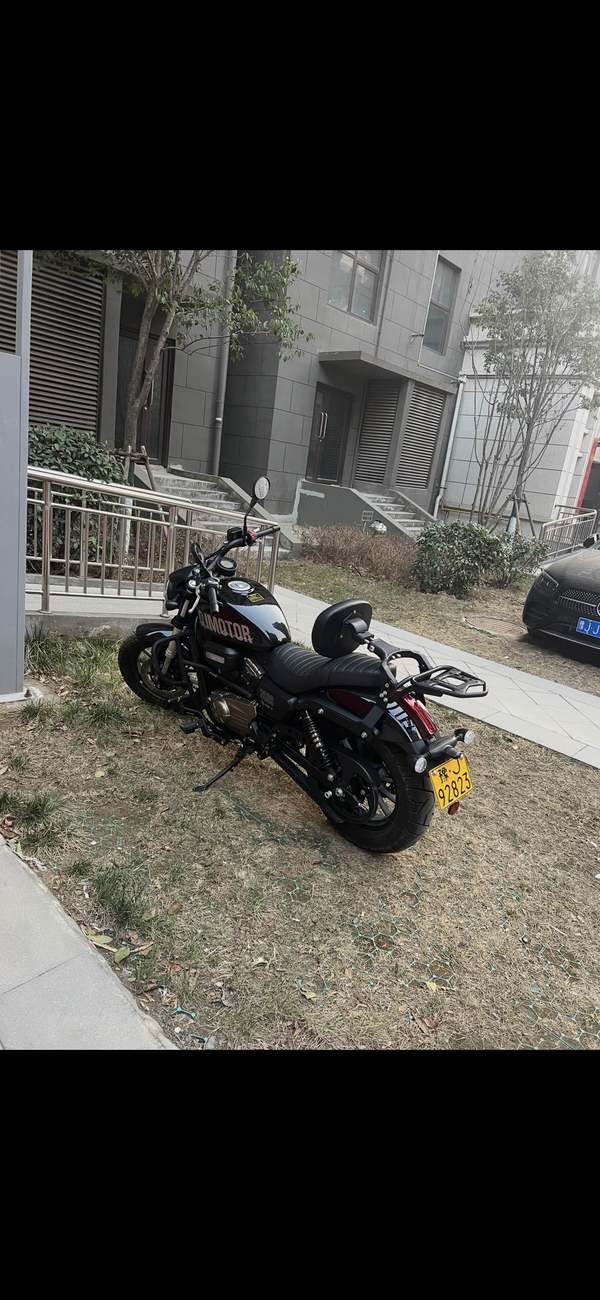 QJMOTOR 闪300S