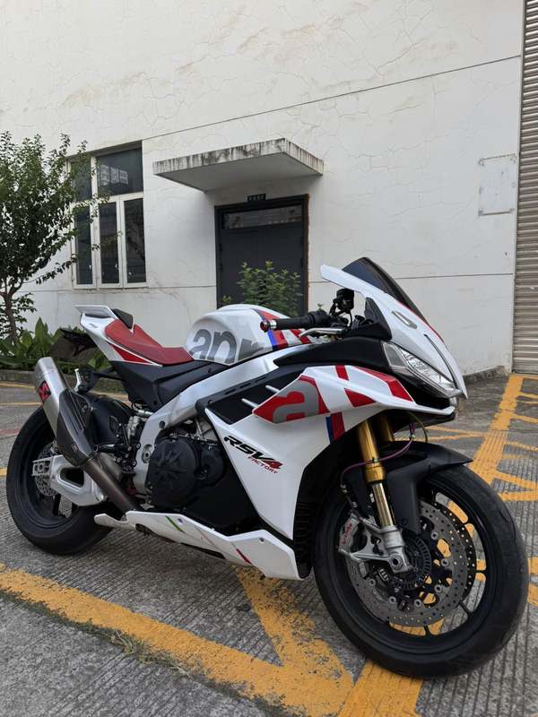 阿普利亚 RSV4
