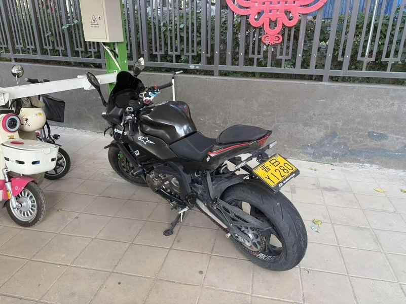 QJMOTOR 赛600