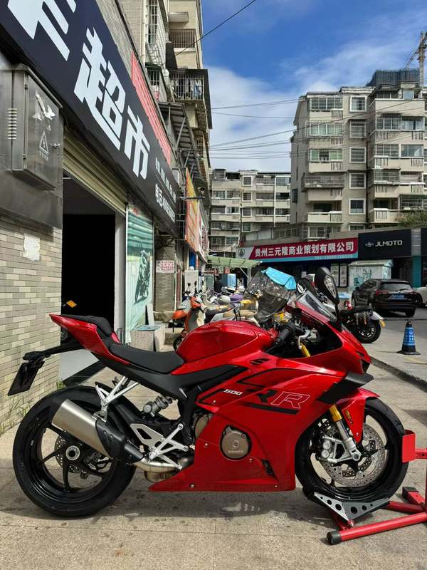 张雪机车 500RR