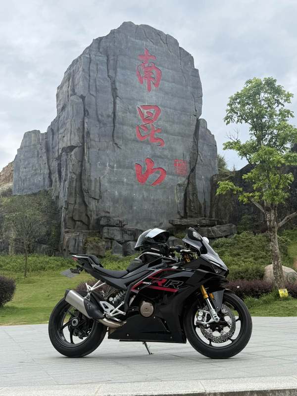 张雪机车 500RR