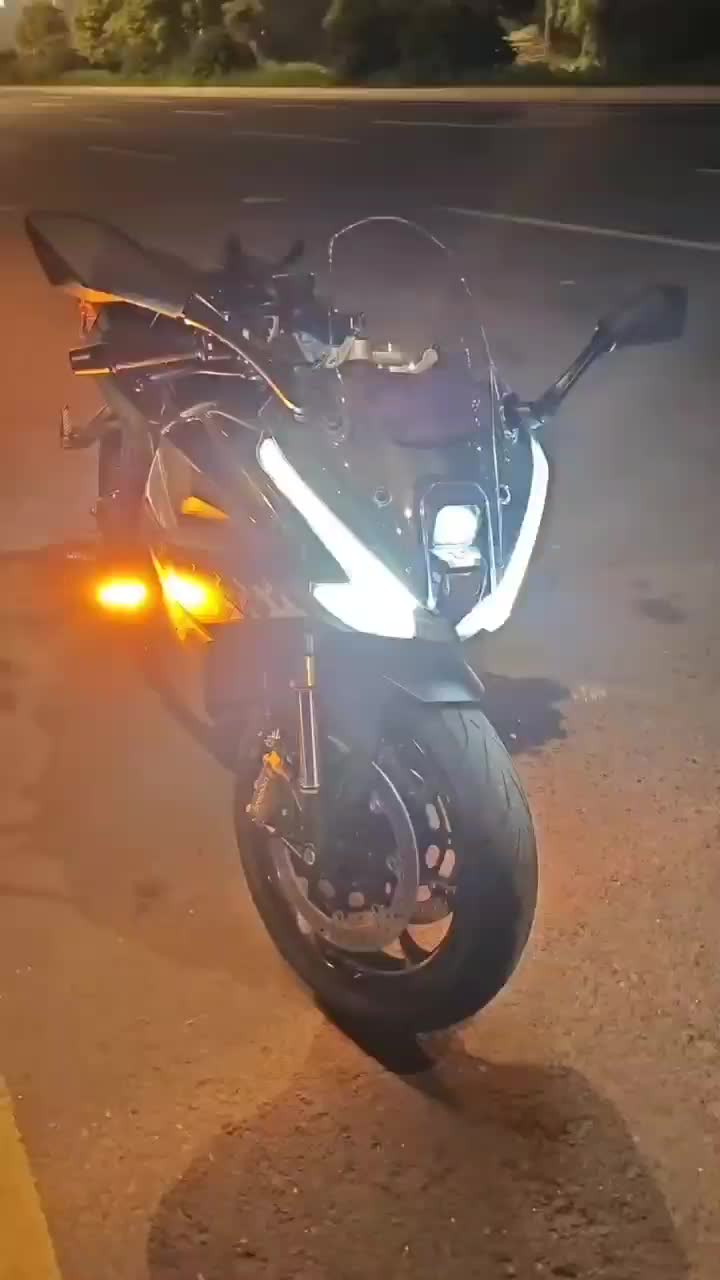 贝纳利 龙卷风 Tornado 552R