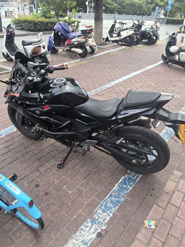 豪爵铃木 GSX250R