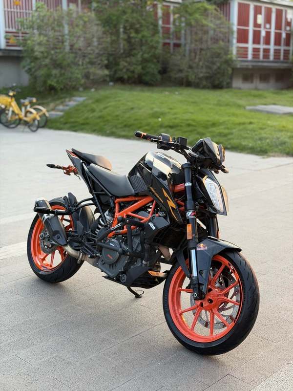 KTMR2R 390 Duke