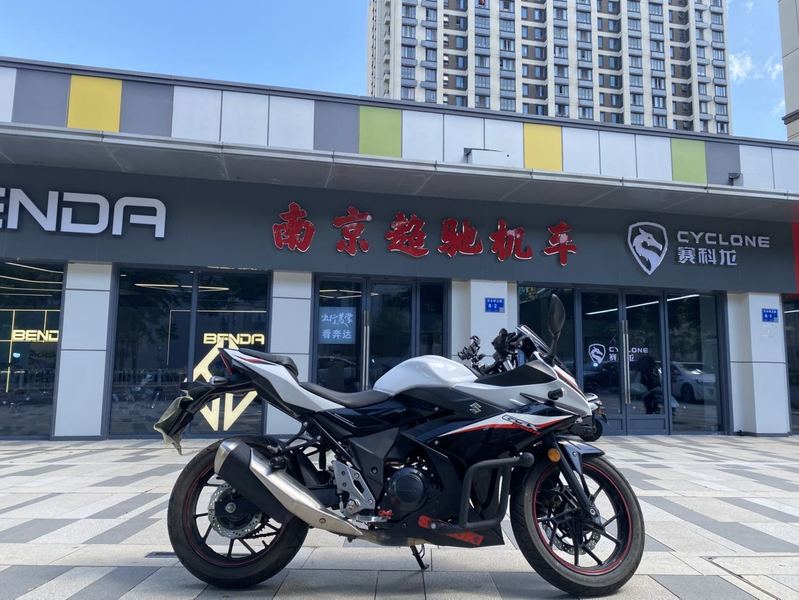 豪爵铃木 GSX250R
