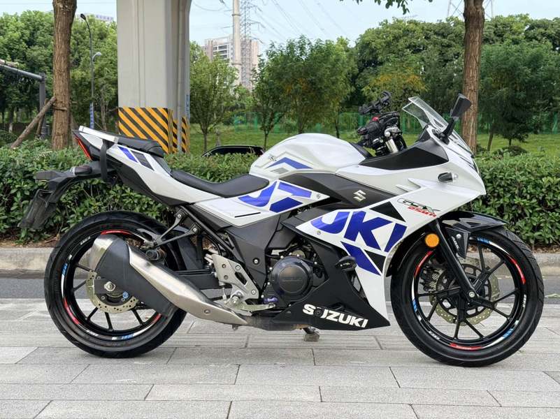 豪爵铃木 GSX250R