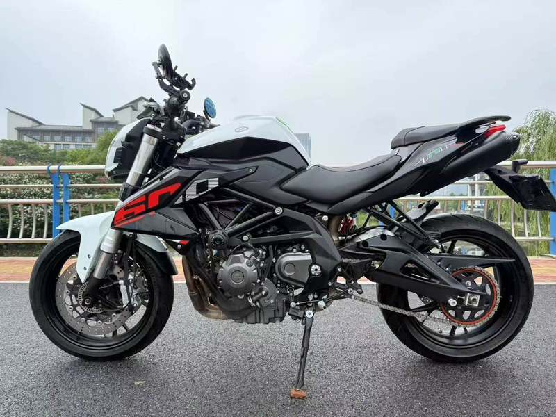 贝纳利 TNT600i