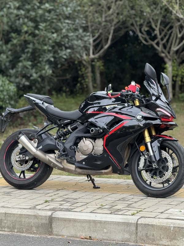 QJMOTOR 赛600