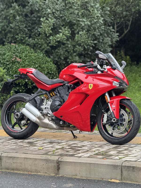 杜卡迪 SuperSport