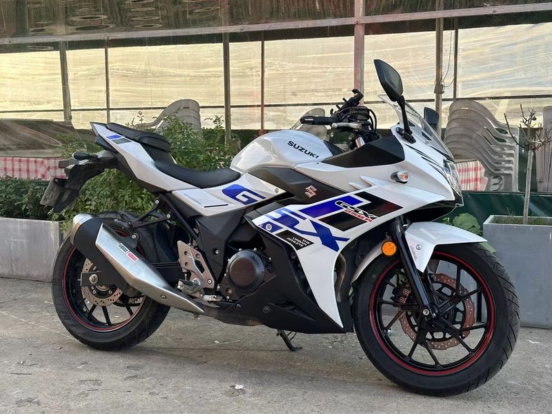 豪爵铃木 GSX250R