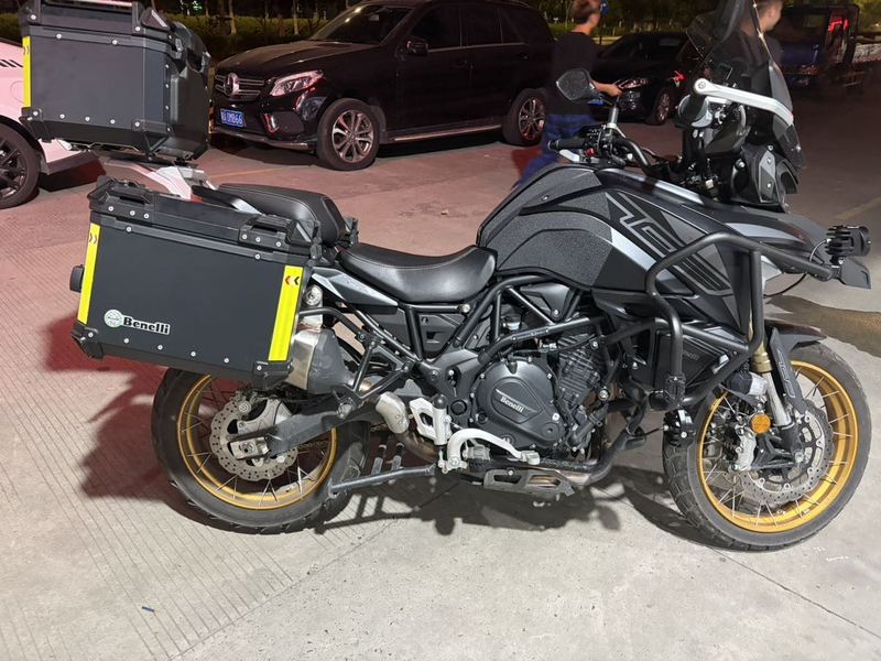 贝纳利 TRK702