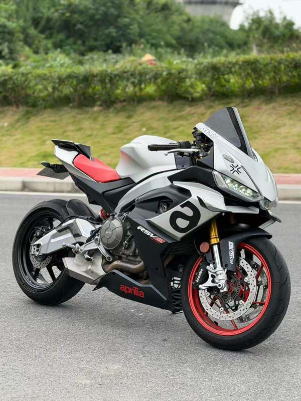 阿普利亚 RS 660 