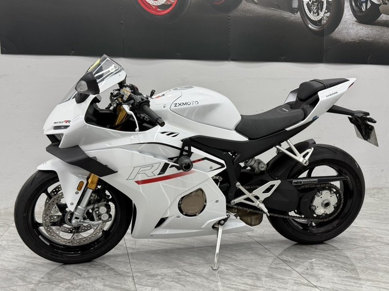 张雪机车 500RR