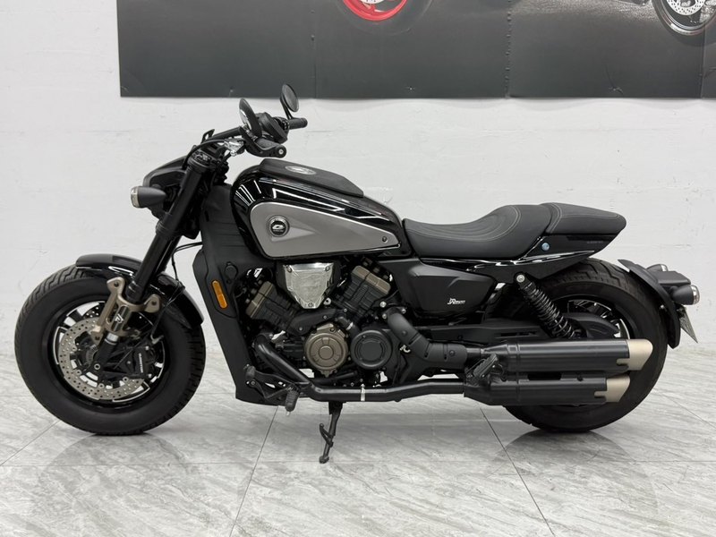 QJMOTOR 闪600