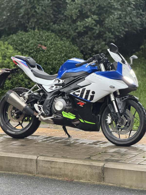 贝纳利 龙卷风 Tornado 252R