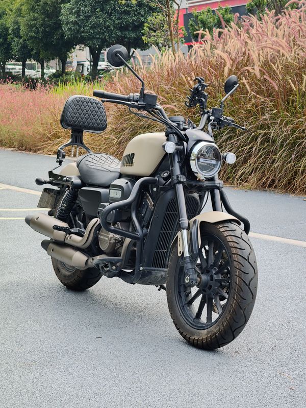 QJMOTOR 闪300S