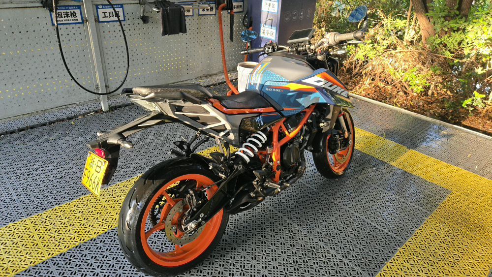 KTMR2R 390 Duke