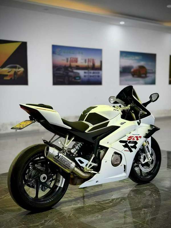 张雪机车 500RR