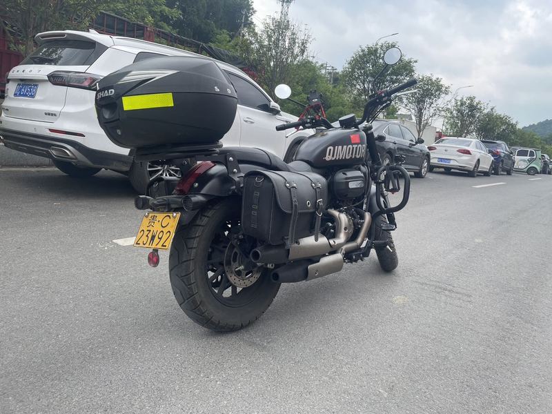 QJMOTOR 闪300S
