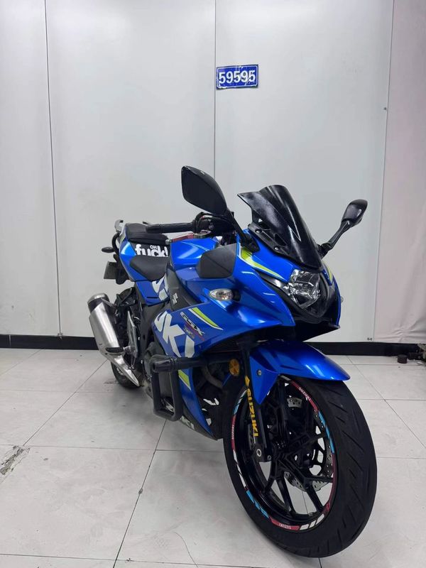 豪爵铃木 GSX250R