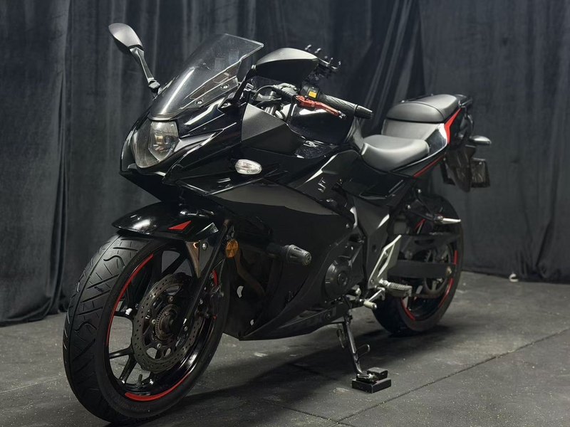 豪爵铃木 GSX250R