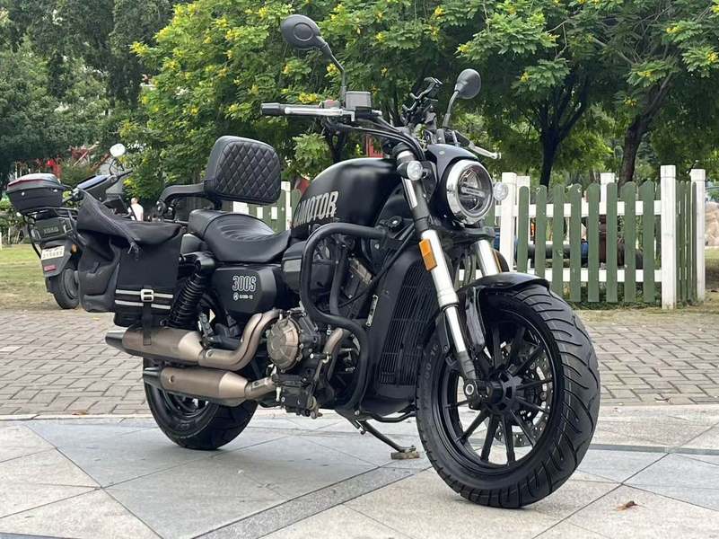 QJMOTOR 闪300S