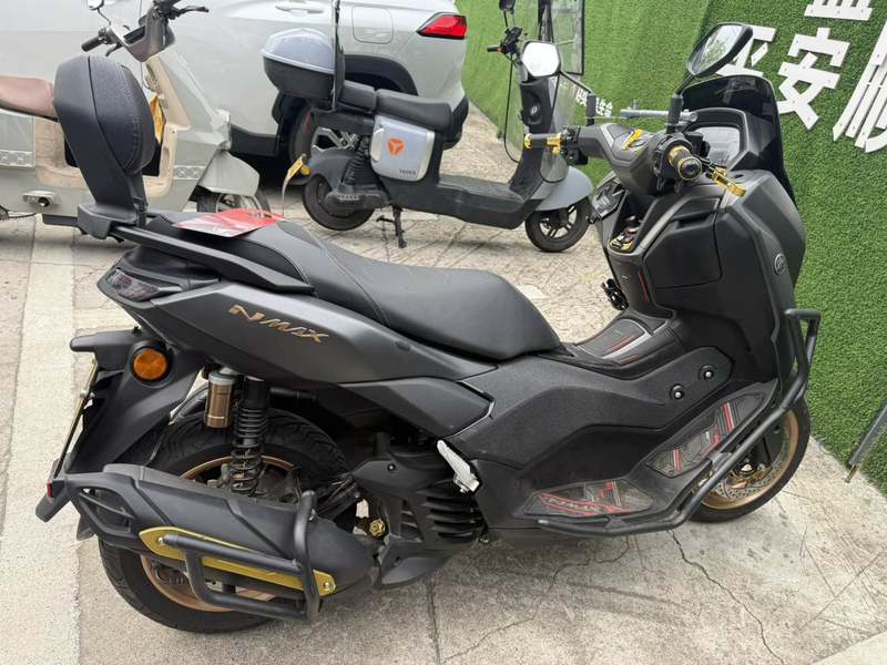 雅马哈 NMAX