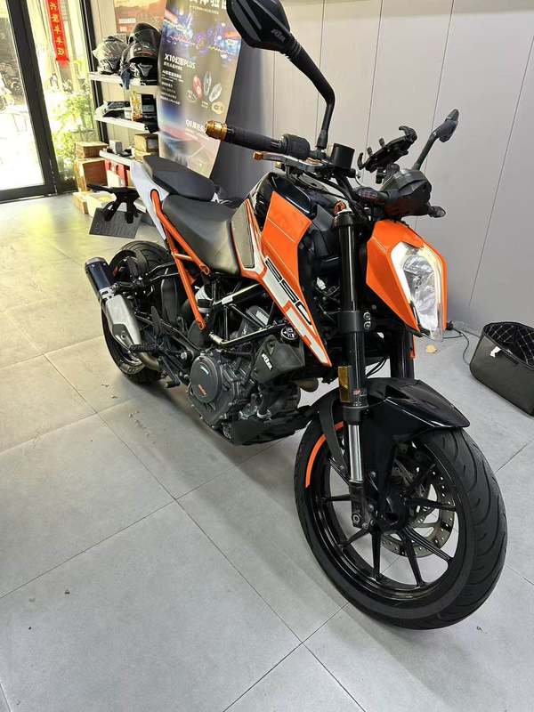 KTMR2R 250 Duke