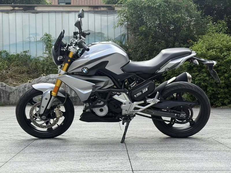 宝马 G 310 R