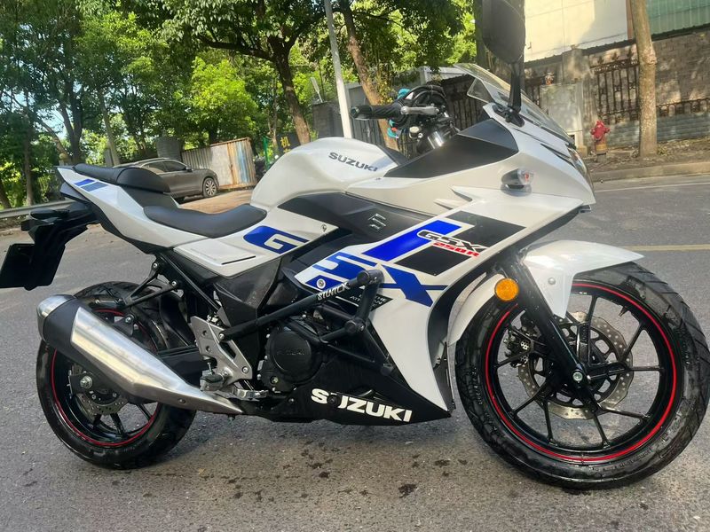 豪爵铃木 GSX250R