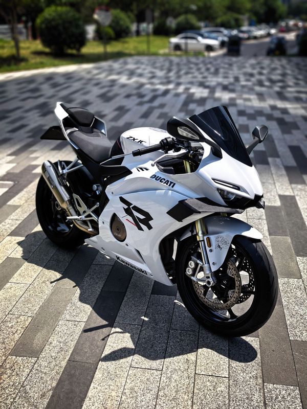张雪机车 500RR