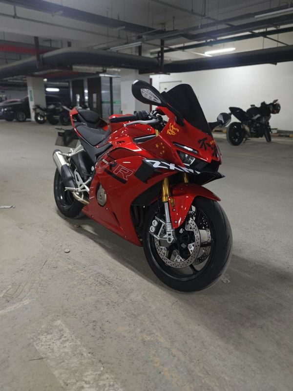 张雪机车 500RR