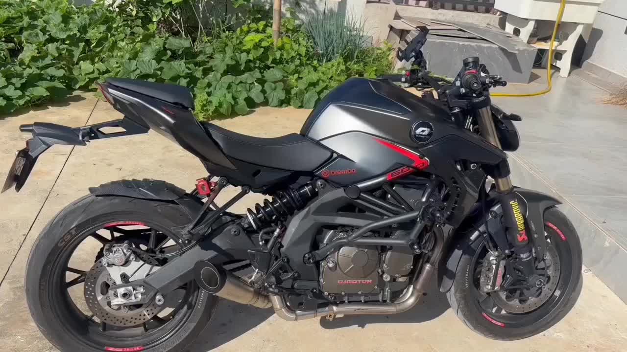 QJMOTOR 追600