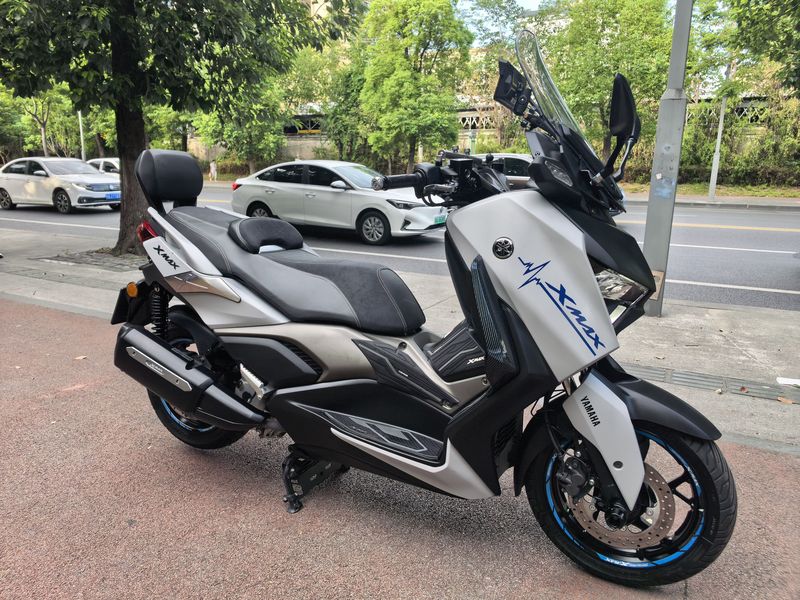 雅马哈 XMAX