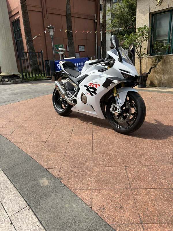 张雪机车 500RR
