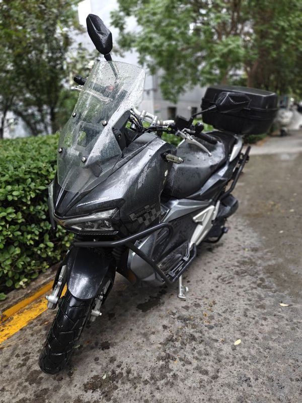 布雷斯通 极宙 ADV150