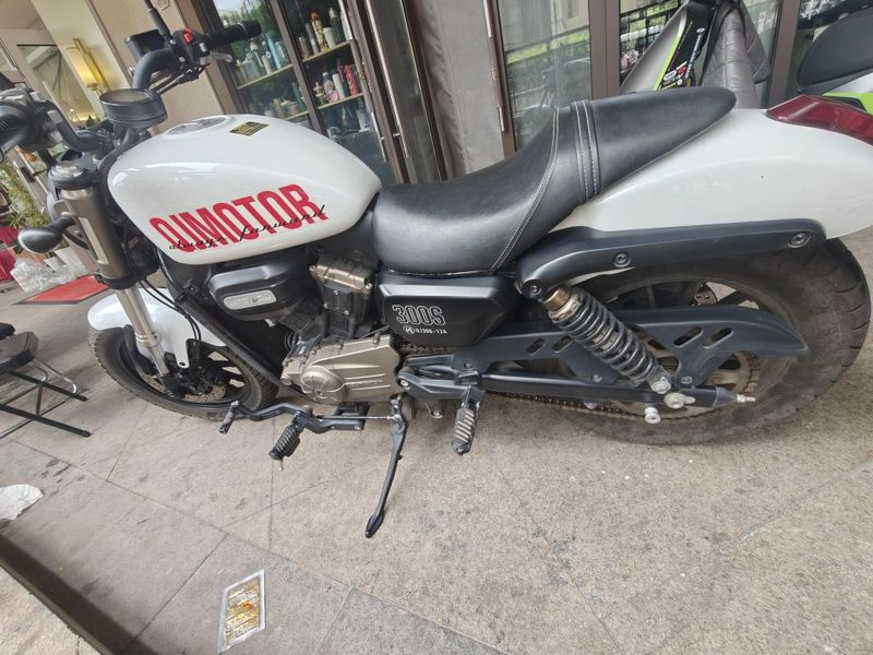 QJMOTOR 闪300S