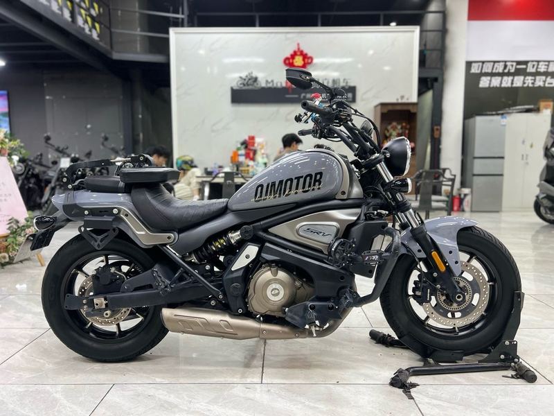 QJMOTOR 闪500S