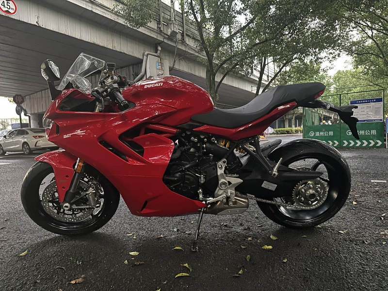 杜卡迪 SuperSport