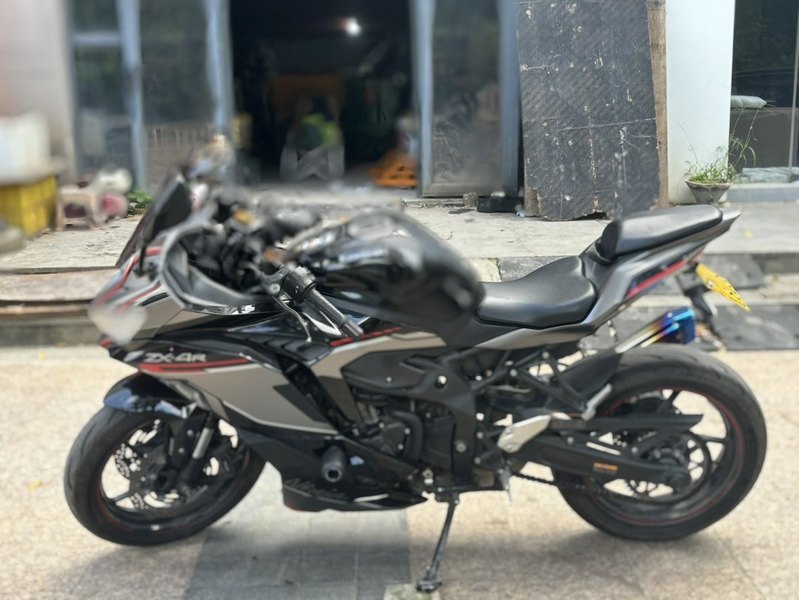 川崎 ZX-4R