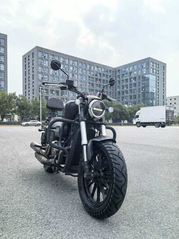 QJMOTOR 闪300S