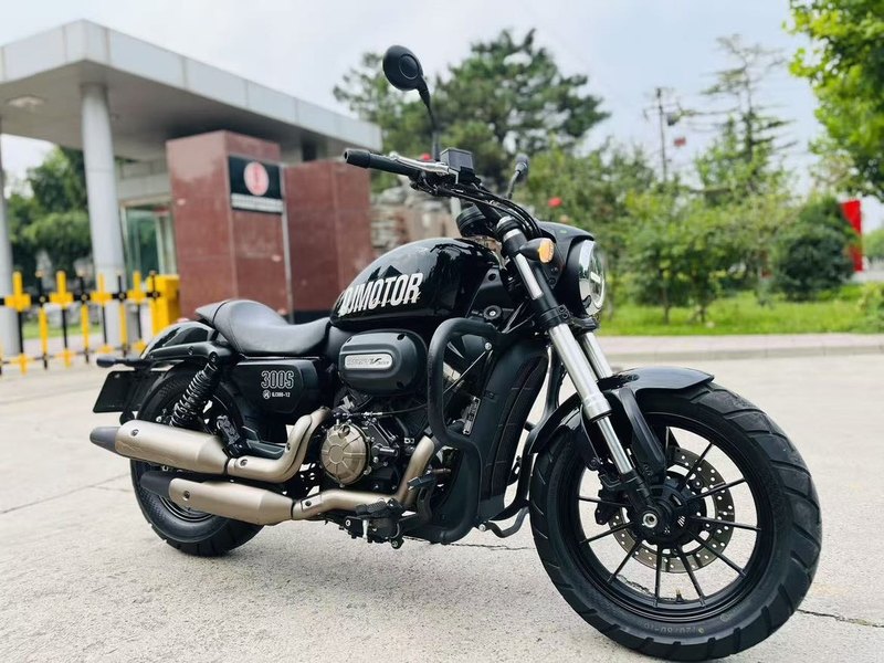 QJMOTOR 闪300S