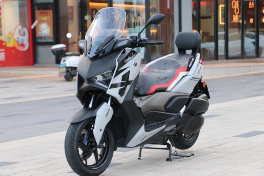 雅马哈 XMAX