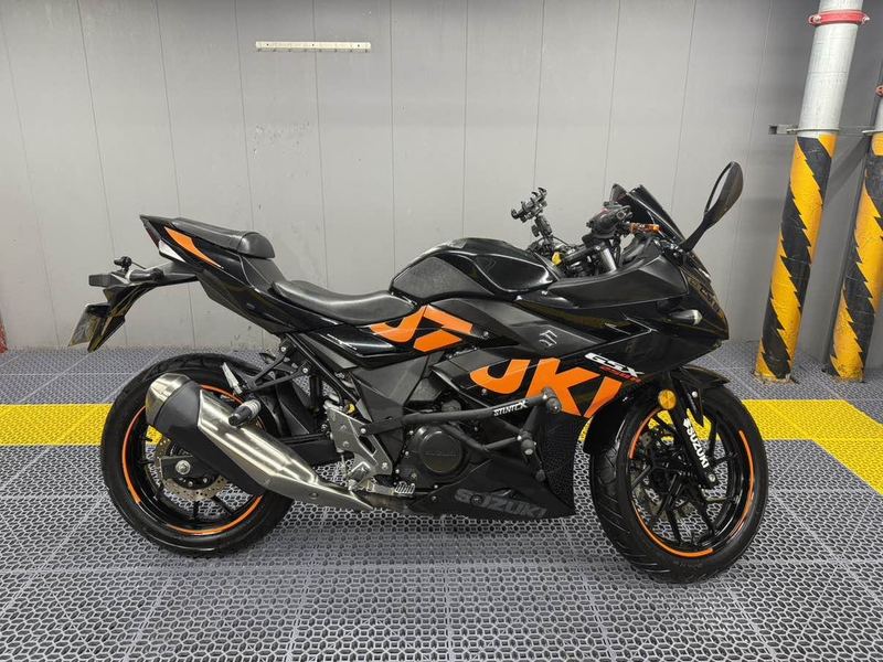 豪爵铃木 GSX250R