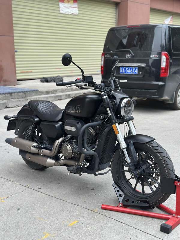 QJMOTOR 闪300S
