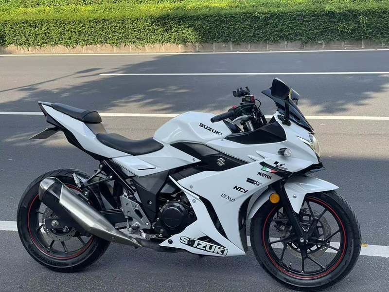 豪爵铃木 GSX250R