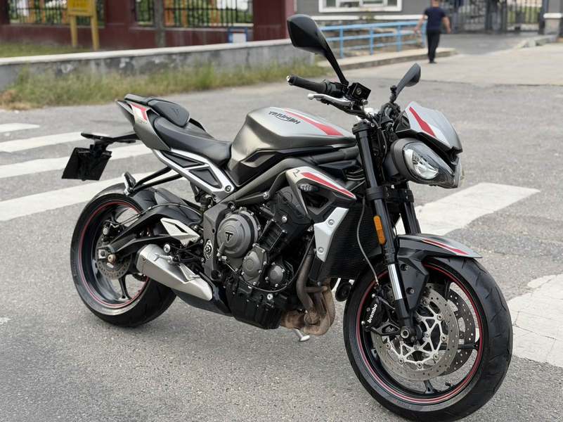 凯旋 Street Triple 765