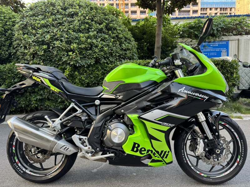 贝纳利 龙卷风 Tornado 302R