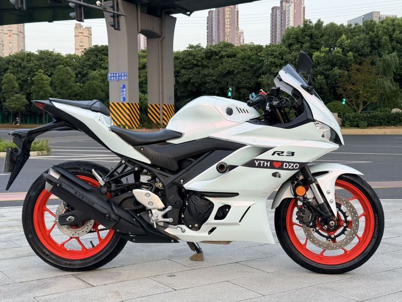 雅马哈 YZF-R3